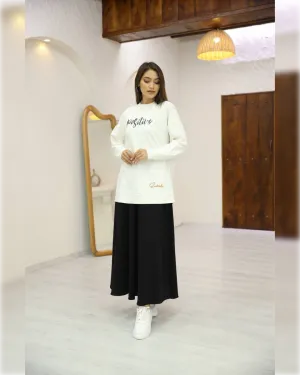 Ayla Cozy 2-Pieces Cotton Sportswear - Maxi Skirt - in Black & White Shades  طقم آيلا الرياضي القطني الدافئ المكون من تنورة سوداء طويلة و سترة باللون الأبيض الجميل