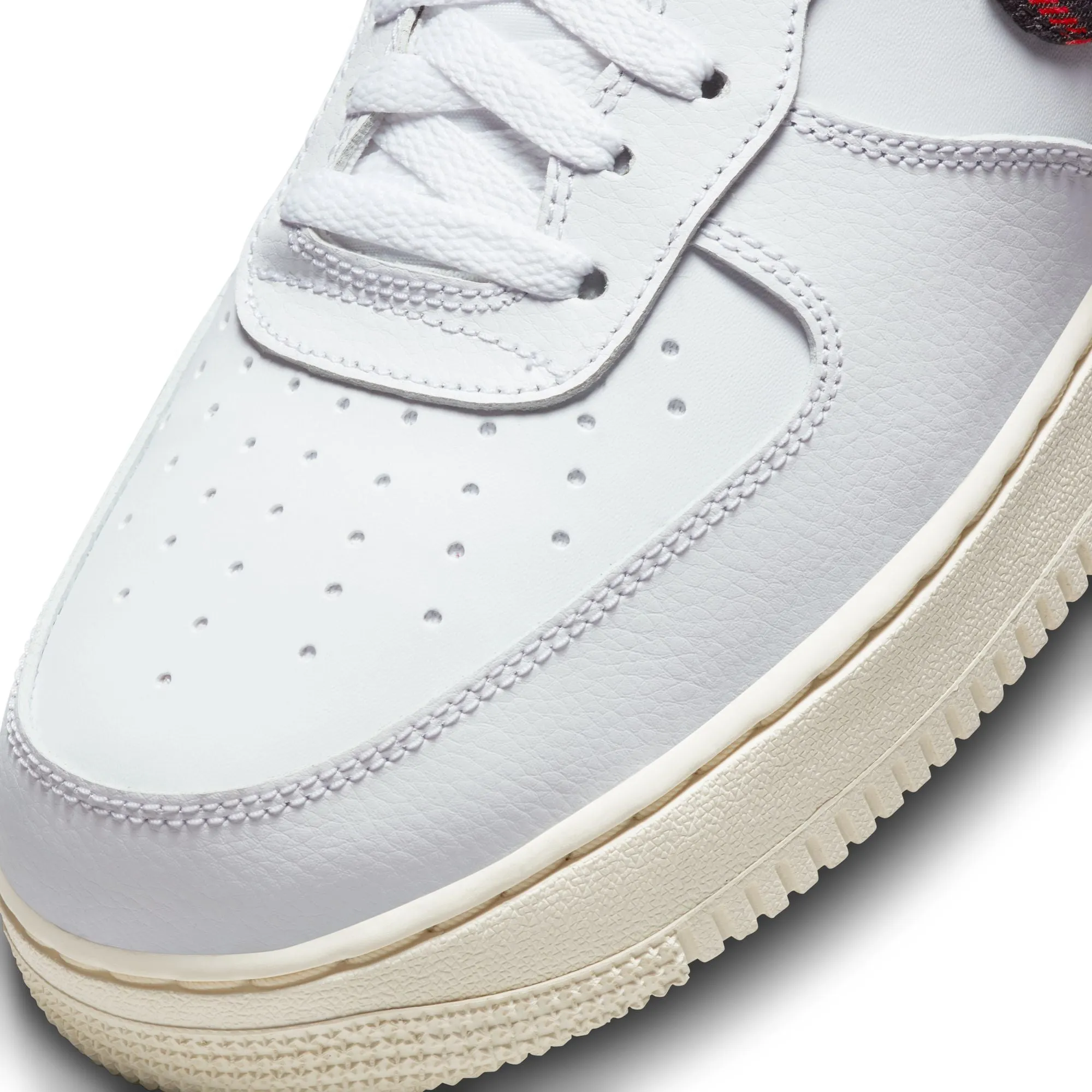 Nike Air Force 1 ‘07 LV8 (White/University Red)